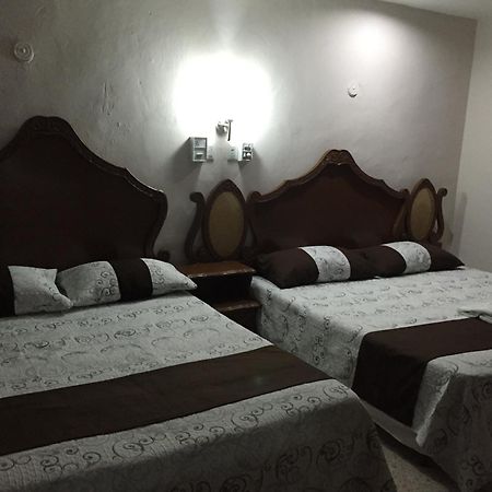 바야돌리드 Hostal Kin-Beh 호스텔 외부 사진