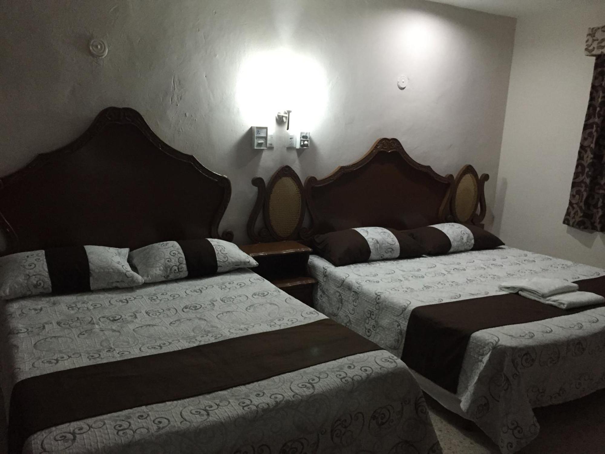 바야돌리드 Hostal Kin-Beh 호스텔 외부 사진